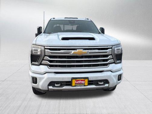 Polar White Tricoat 2026 Chevrolet Silverado 3500 High Country