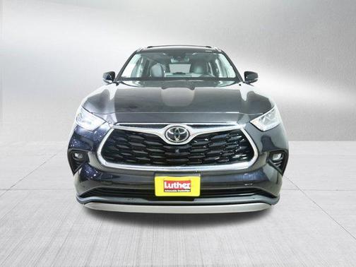 2022 Toyota Highlander Platinum