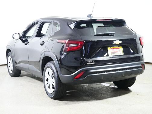 Mosaic Black Metallic 2024 Chevrolet Trax LS