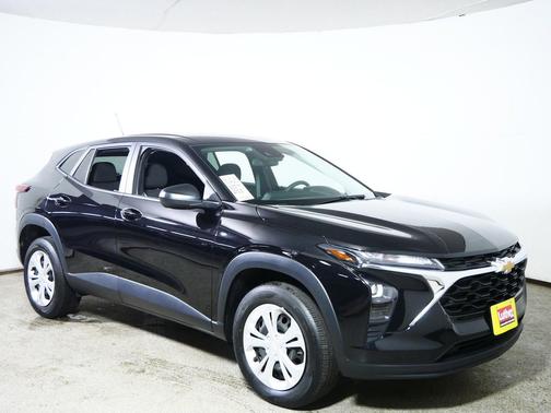 Mosaic Black Metallic 2024 Chevrolet Trax LS
