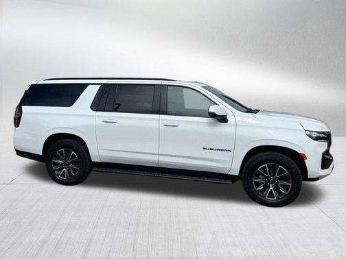 Summit White 2024 Chevrolet Suburban 4WD Z71