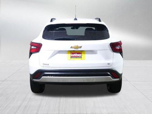 Summit White 2024 Chevrolet Trax LT