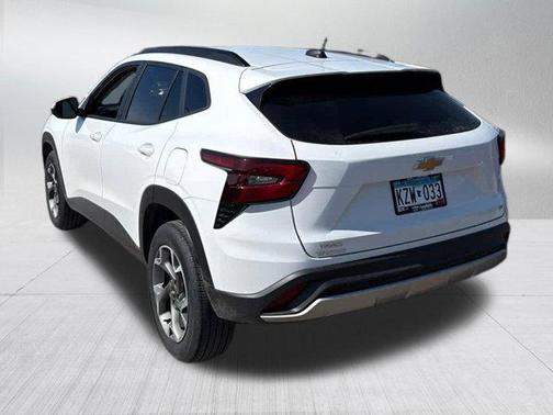 Summit White 2024 Chevrolet Trax LT