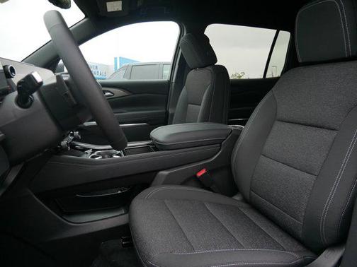 Summit White 2026 Chevrolet Traverse LT