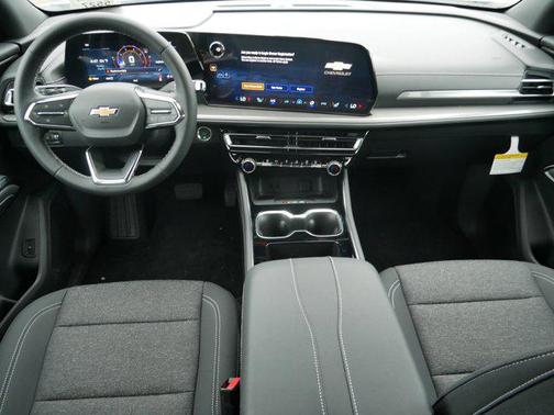 Summit White 2026 Chevrolet Traverse LT
