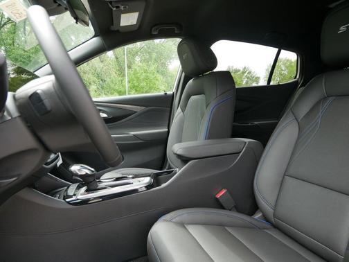 Summit White 2026 Buick Envista Sport Touring FWD