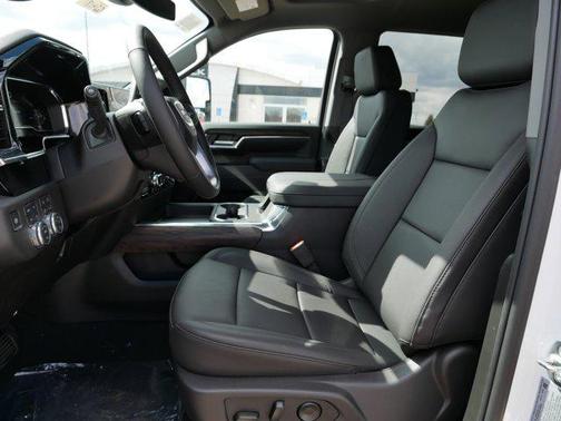 2025 GMC Sierra 3500 SLT