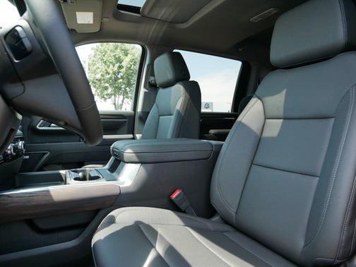 2025 GMC Sierra 3500 SLT