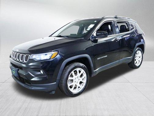 Diamond Black Crystal Pearlcoat 2023 Jeep Compass Latitude Lux