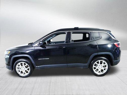 Diamond Black Crystal Pearlcoat 2023 Jeep Compass Latitude Lux