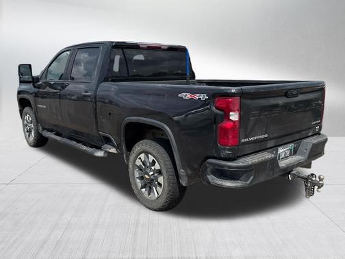 Mosaic Black Metallic 2022 Chevrolet Silverado 2500 Custom