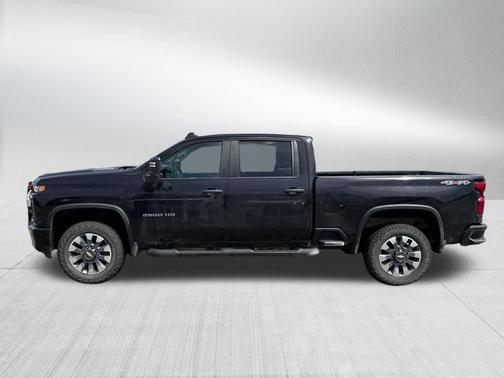 Mosaic Black Metallic 2022 Chevrolet Silverado 2500 Custom