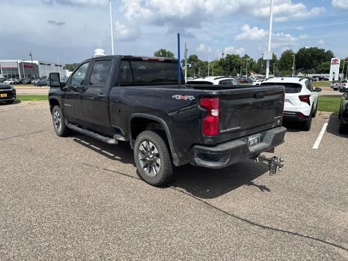 Mosaic Black Metallic 2022 Chevrolet Silverado 2500 Custom