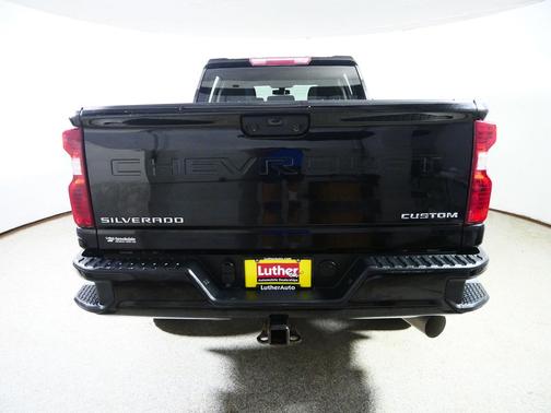 Mosaic Black Metallic 2022 Chevrolet Silverado 2500 Custom