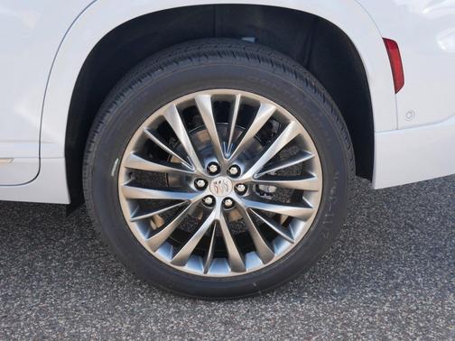 Iridescent White Tricoat 2026 Buick Enclave Avenir FWD