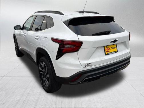 Summit White 2024 Chevrolet Trax FWD 2RS