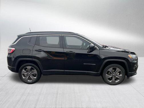Diamond Black Crystal Pearlcoat 2022 Jeep Compass Latitude Lux