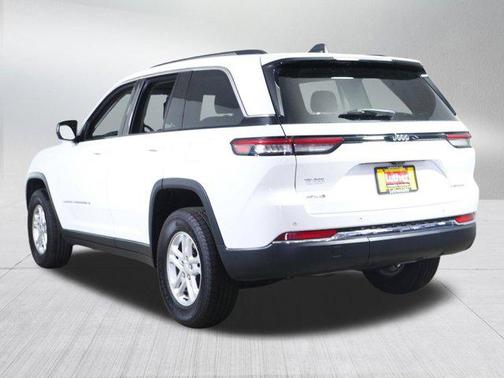 Bright White Clearcoat 2023 Jeep Grand Cherokee Laredo