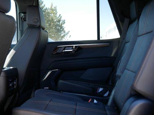 2025 Chevrolet Suburban LS