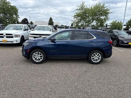 Blue Glow Metallic 2022 Chevrolet Equinox 1LT