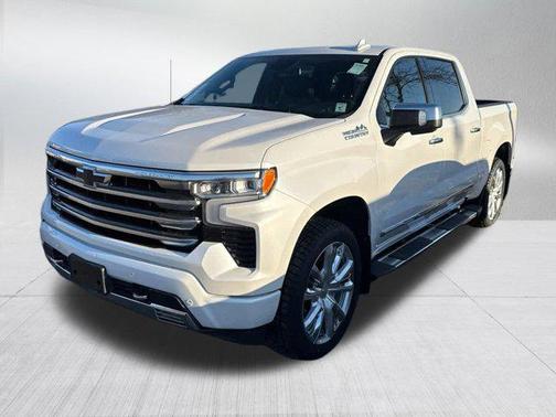 Iridescent Pearl Tricoat 2024 Chevrolet Silverado 1500 High Country