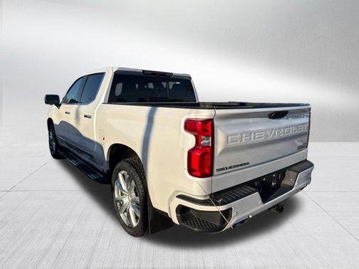 Iridescent Pearl Tricoat 2024 Chevrolet Silverado 1500 High Country
