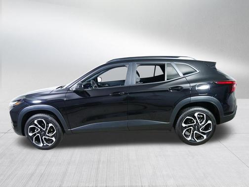 Mosaic Black Metallic 2024 Chevrolet Trax FWD 2RS