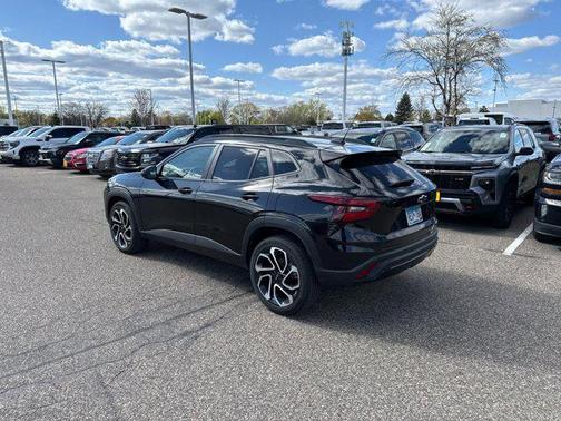 Mosaic Black Metallic 2024 Chevrolet Trax FWD 2RS