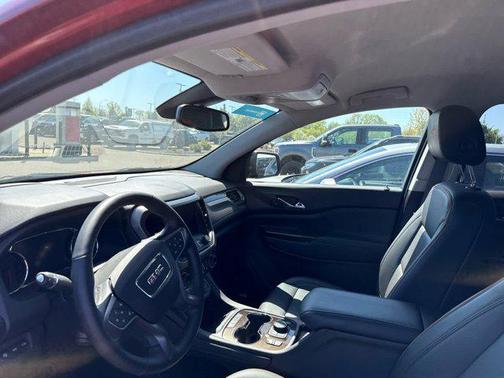 2023 GMC Acadia AWD AT4