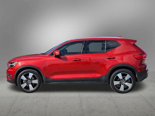 2021 Volvo XC40 T5 Momentum