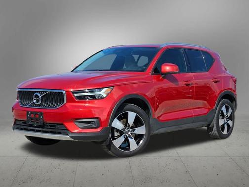 2021 Volvo XC40 T5 Momentum