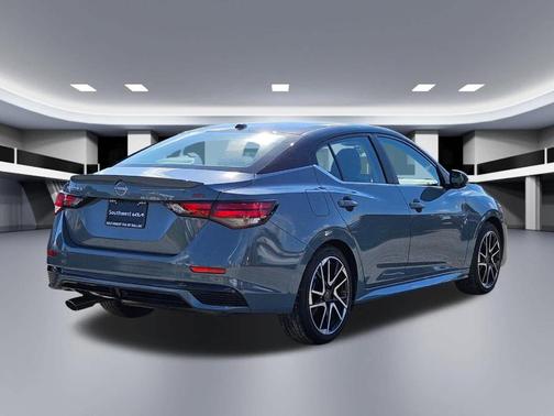 2t Gry Blk Roof 2024 Nissan Sentra SR