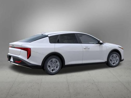 2025 Kia K4 LX