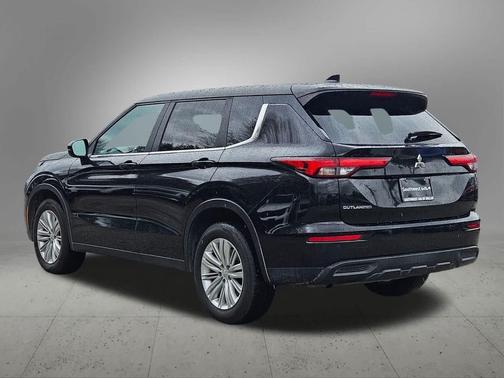 2024 Mitsubishi Outlander ES
