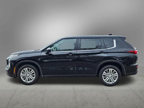 2024 Mitsubishi Outlander ES