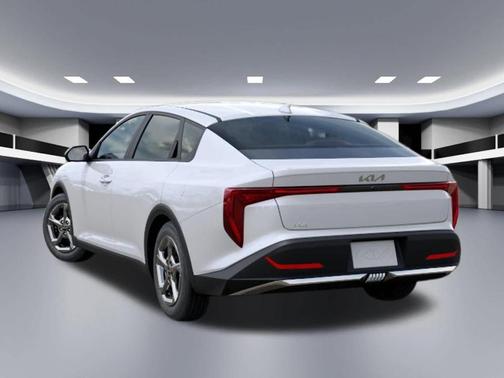 Snow White Pearl 2026 Kia K4 LXS