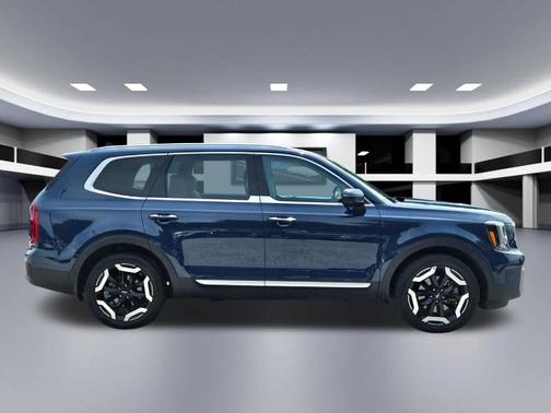 Midnight Black 2023 Kia Telluride S