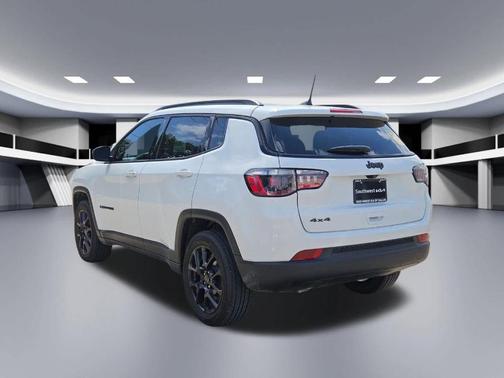 Bright White Clearcoat 2025 Jeep Compass Latitude