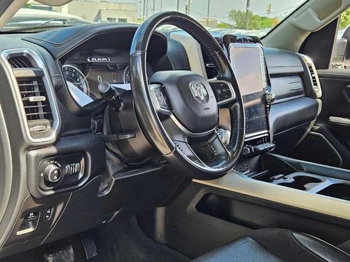 Bright White Clearcoat 2022 RAM 1500 Laramie