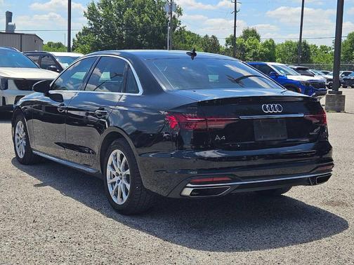 Mythos Black Metallic 2023 Audi A4 40 Premium