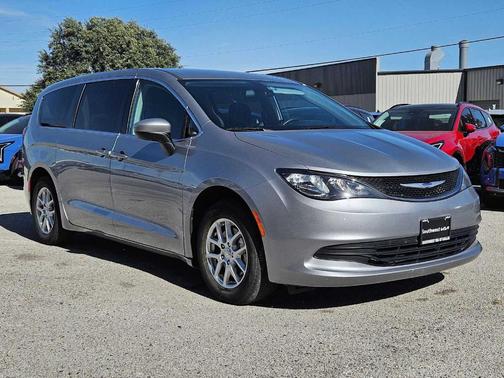 2020 Chrysler Voyager LX