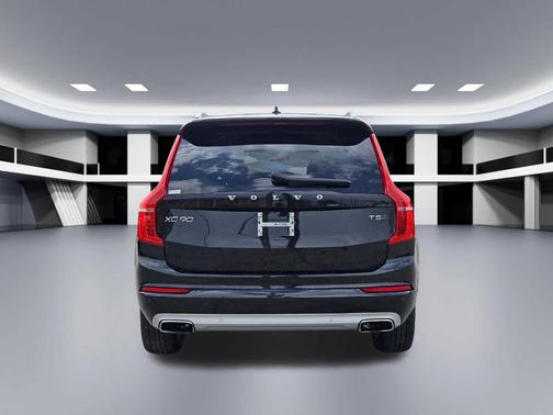 2021 Volvo XC90 T5 Momentum 7 Passenger