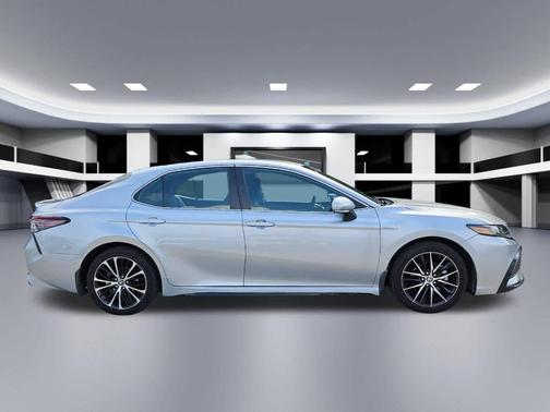 Celestial Silver Metallic 2022 Toyota Camry SE