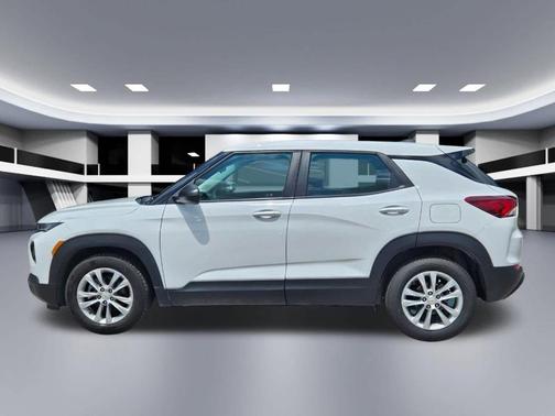 Summit White 2023 Chevrolet Trailblazer LS