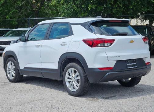 Summit White 2023 Chevrolet Trailblazer LS