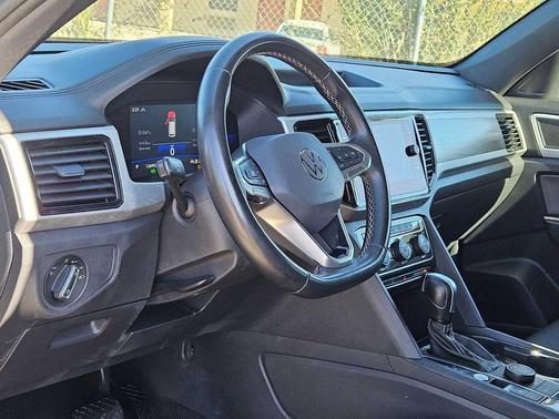 2022 Volkswagen Atlas Cross Sport 2.0T SE w/Technology