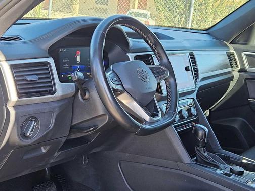 2022 Volkswagen Atlas Cross Sport 2.0T SE w/Technology