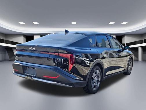 2025 Kia K4 LX