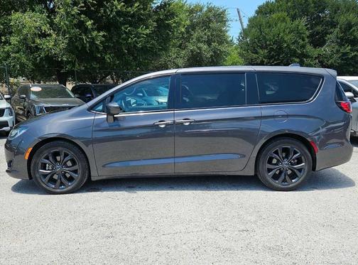 Granite Crystal Clearcoat Metallic 2020 Chrysler Pacifica Touring