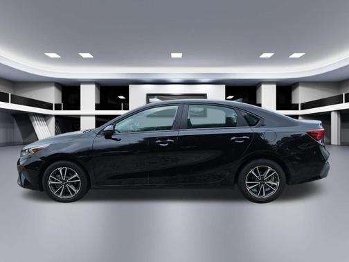 Aurora Black 2024 Kia Forte LXS